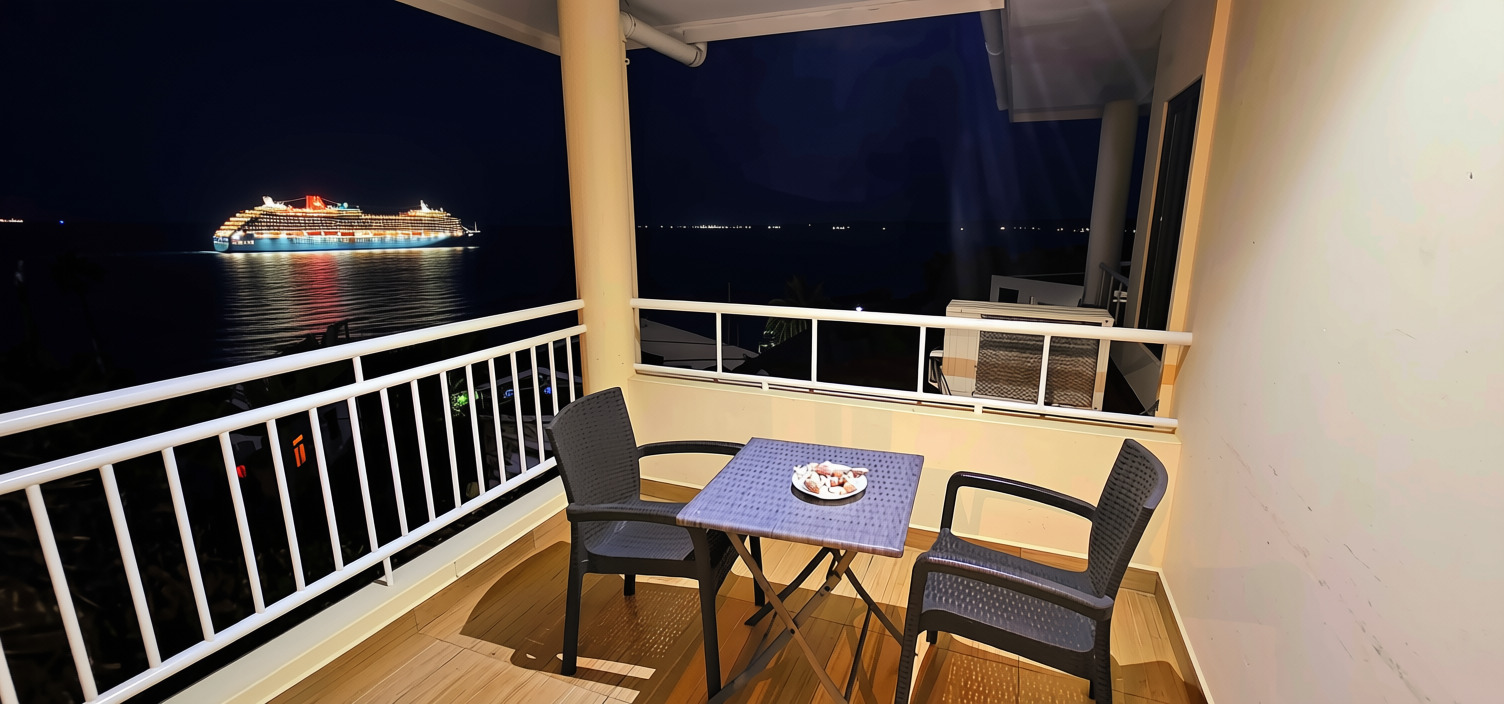 Charlotte Villa — Private Balcony